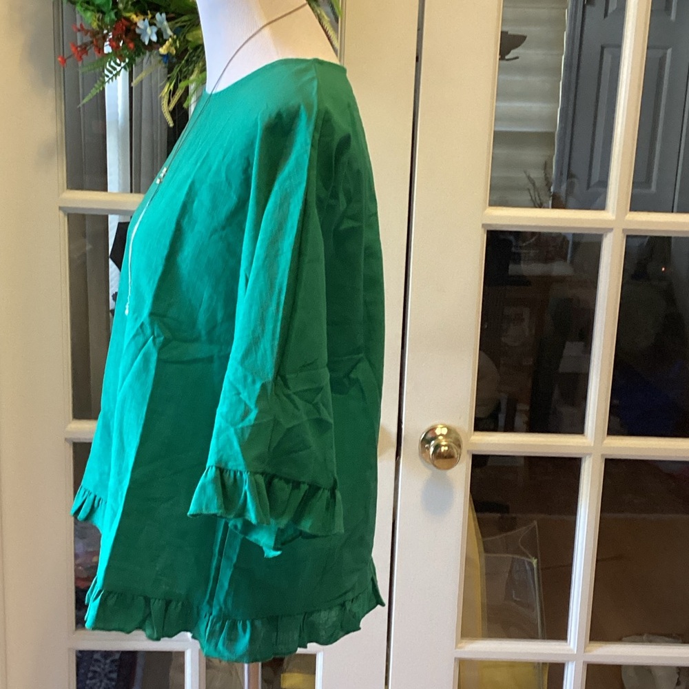 Elegant Emerald Ruffle Blouse - Picture 2 of 10